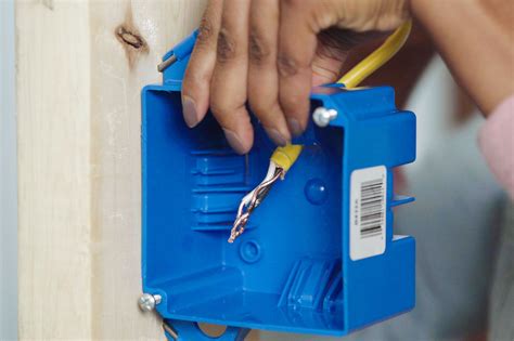 ok to use plastic wire clamp on metal juntion box|metal electrical box attachment.